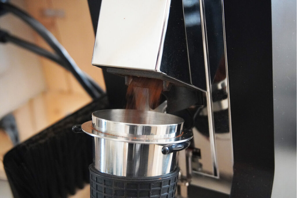 ODDLY GOODとOATSIDEとalproを比較した時に挽いているコーヒー豆の様子